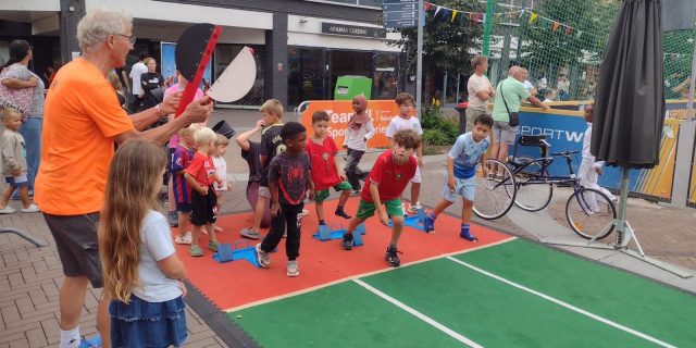 Enthousiaste sprinters tijdens de Zomerparade