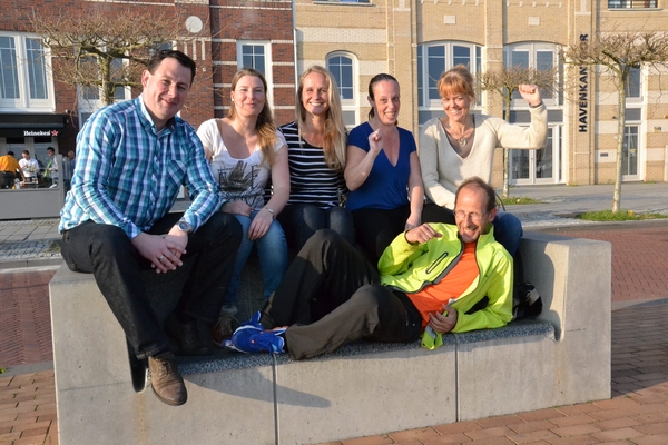 Peter van Loon Jenneke IJzerman Linda Nagel Wendy Geurtse Wendy Ament Wim Schoots, docent (liggend)